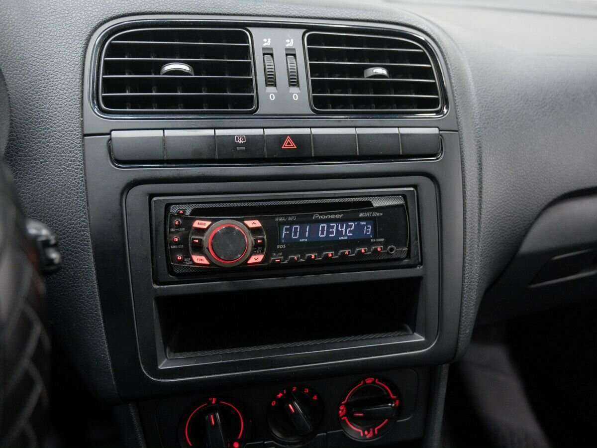 Volkswagen Polo с пробегом — 2010 год. Фото: #16