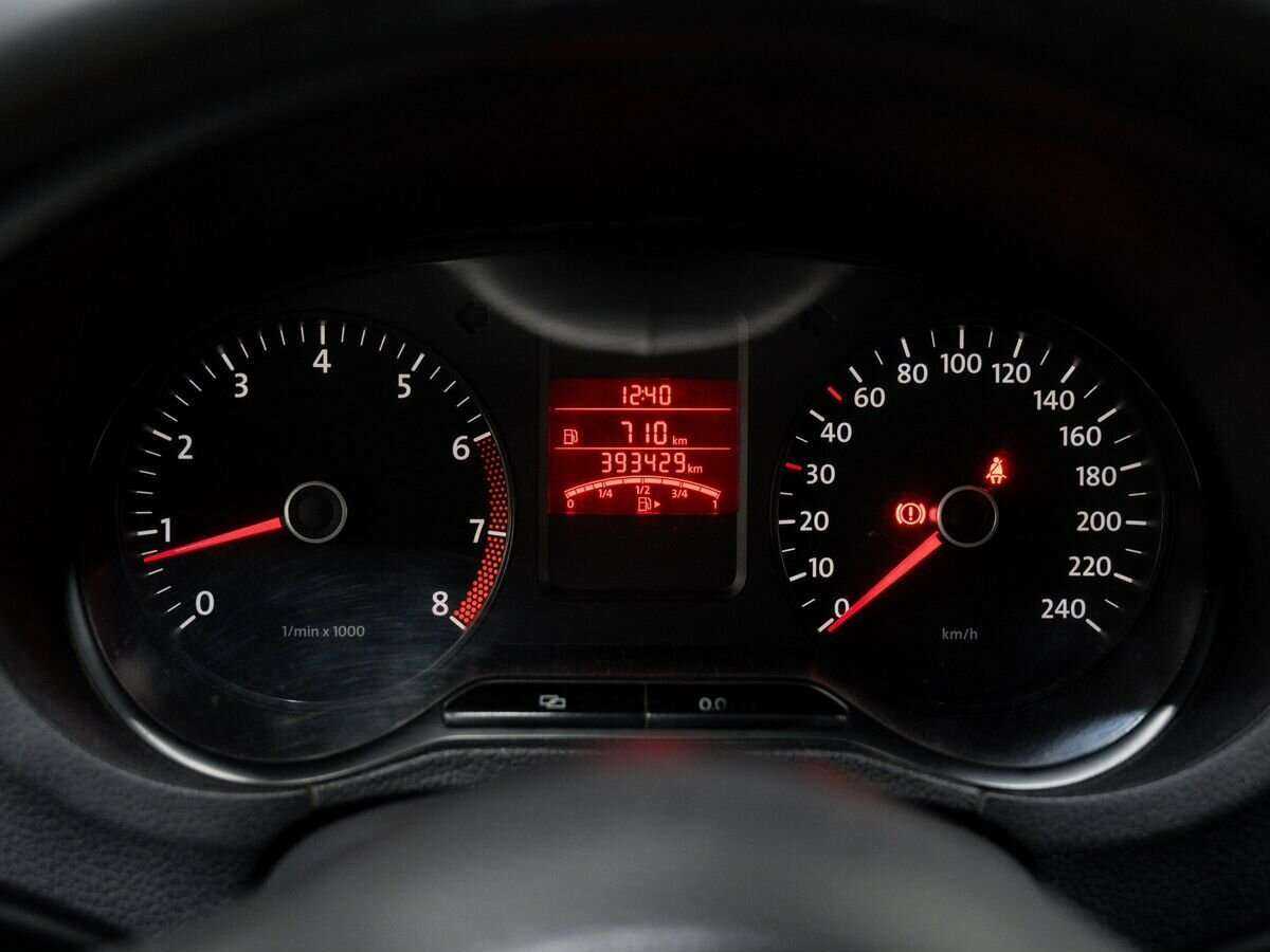 Volkswagen Polo с пробегом — 2010 год. Фото: #17