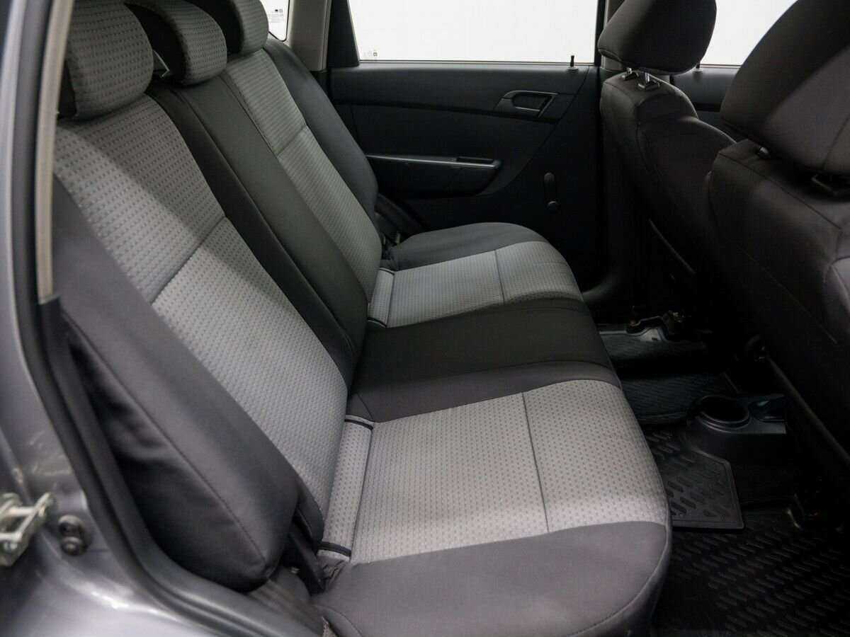 Chevrolet Aveo с пробегом — 2010 год. Фото: #8