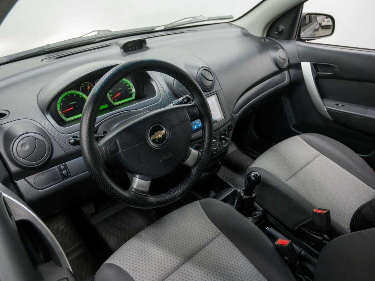 Chevrolet Aveo с пробегом — 2010 год. Фото: #12