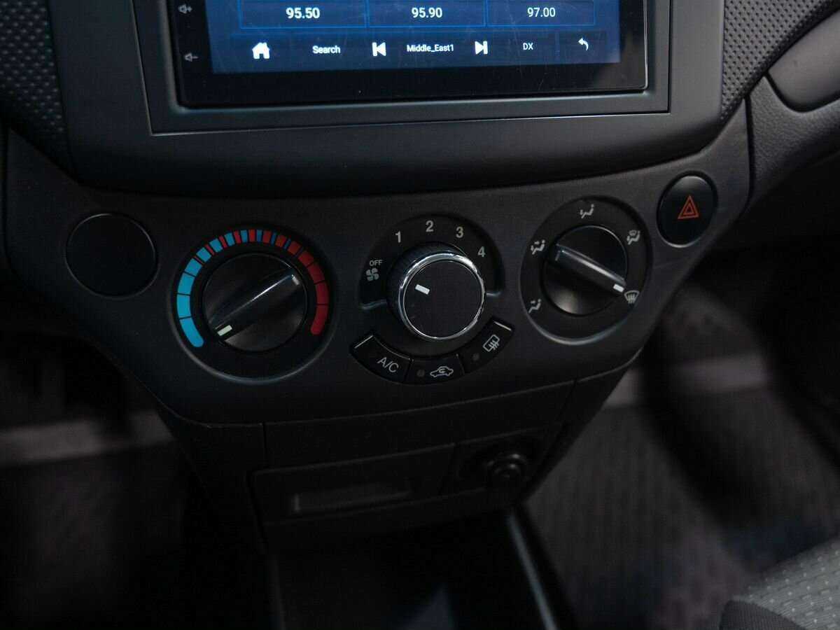 Chevrolet Aveo с пробегом — 2010 год. Фото: #17