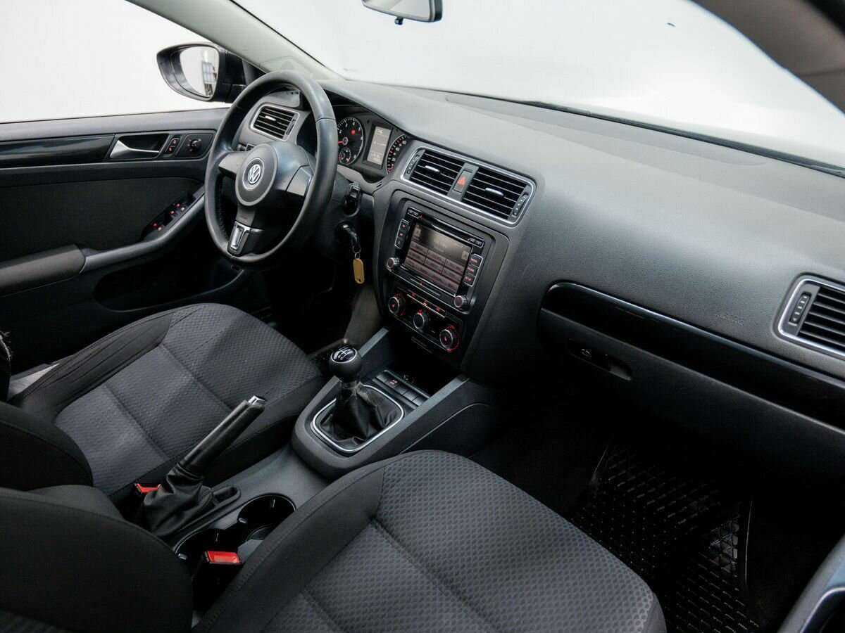 Volkswagen Jetta с пробегом — 2011 год. Фото: #6