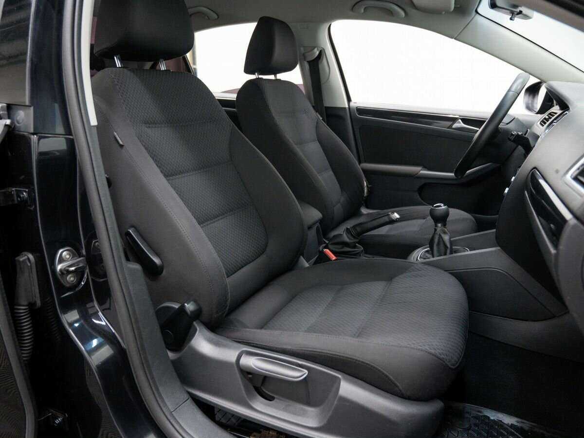 Volkswagen Jetta с пробегом — 2011 год. Фото: #7