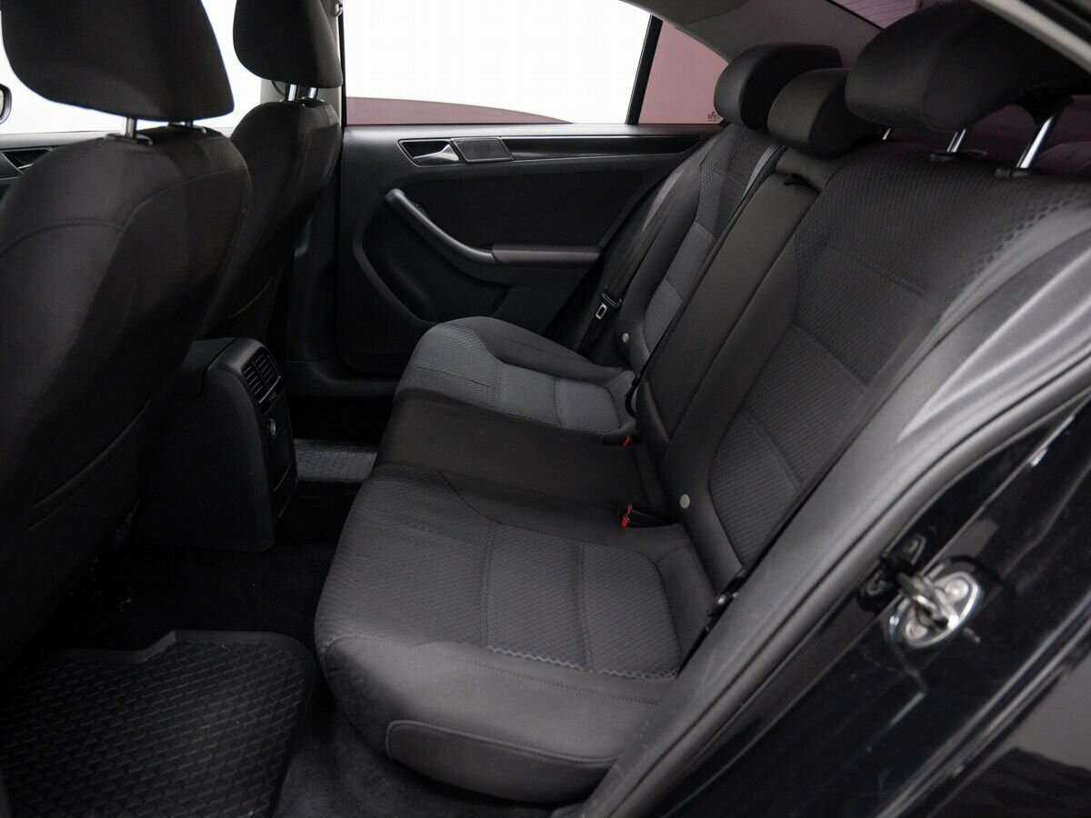 Volkswagen Jetta с пробегом — 2011 год. Фото: #11