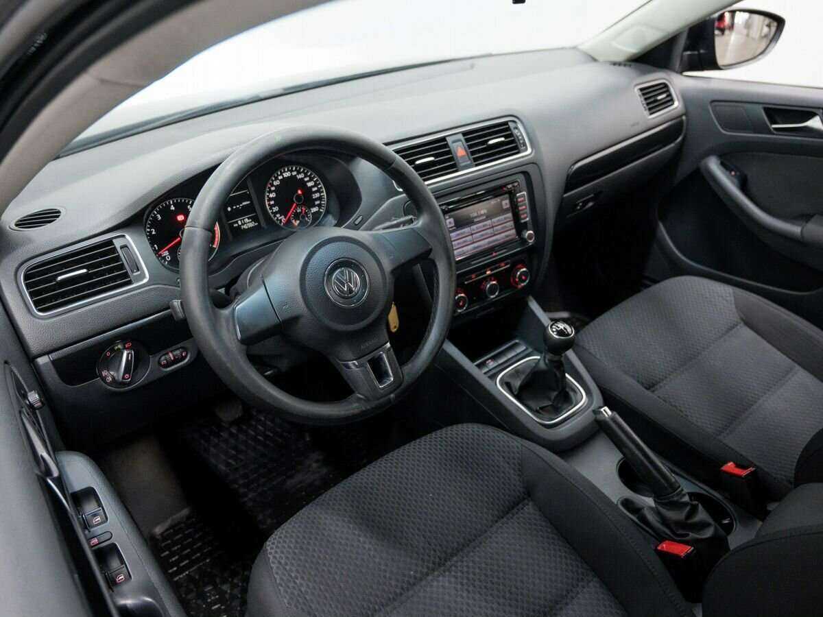 Volkswagen Jetta с пробегом — 2011 год. Фото: #12