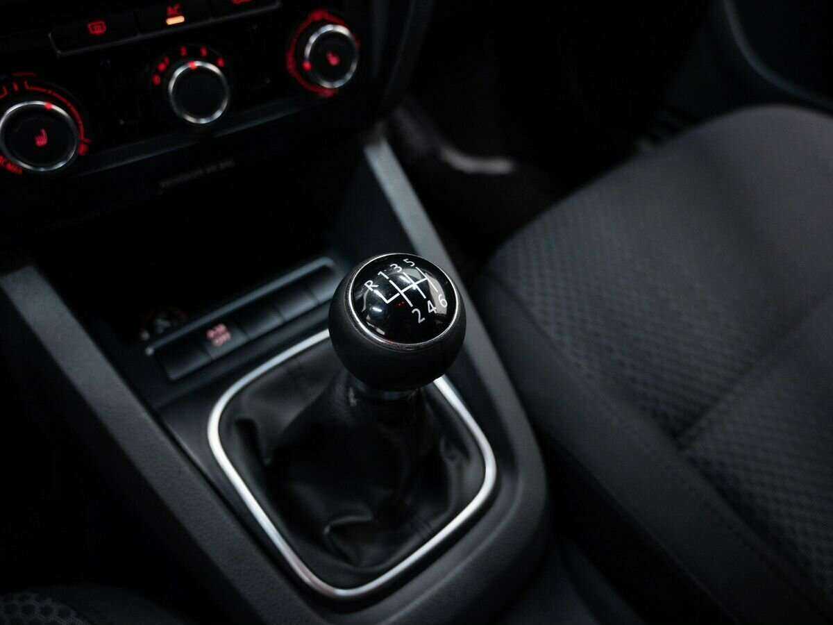 Volkswagen Jetta с пробегом — 2011 год. Фото: #16