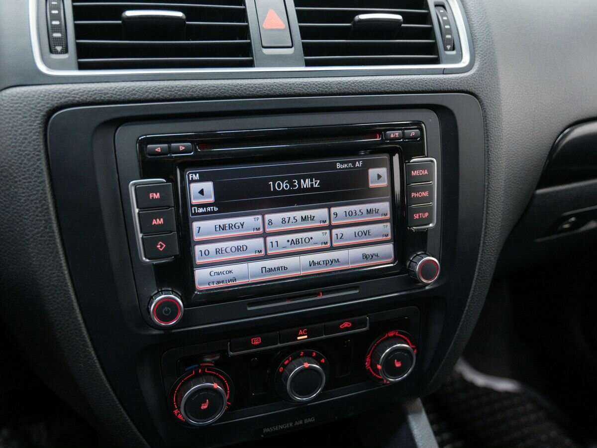 Volkswagen Jetta с пробегом — 2011 год. Фото: #18