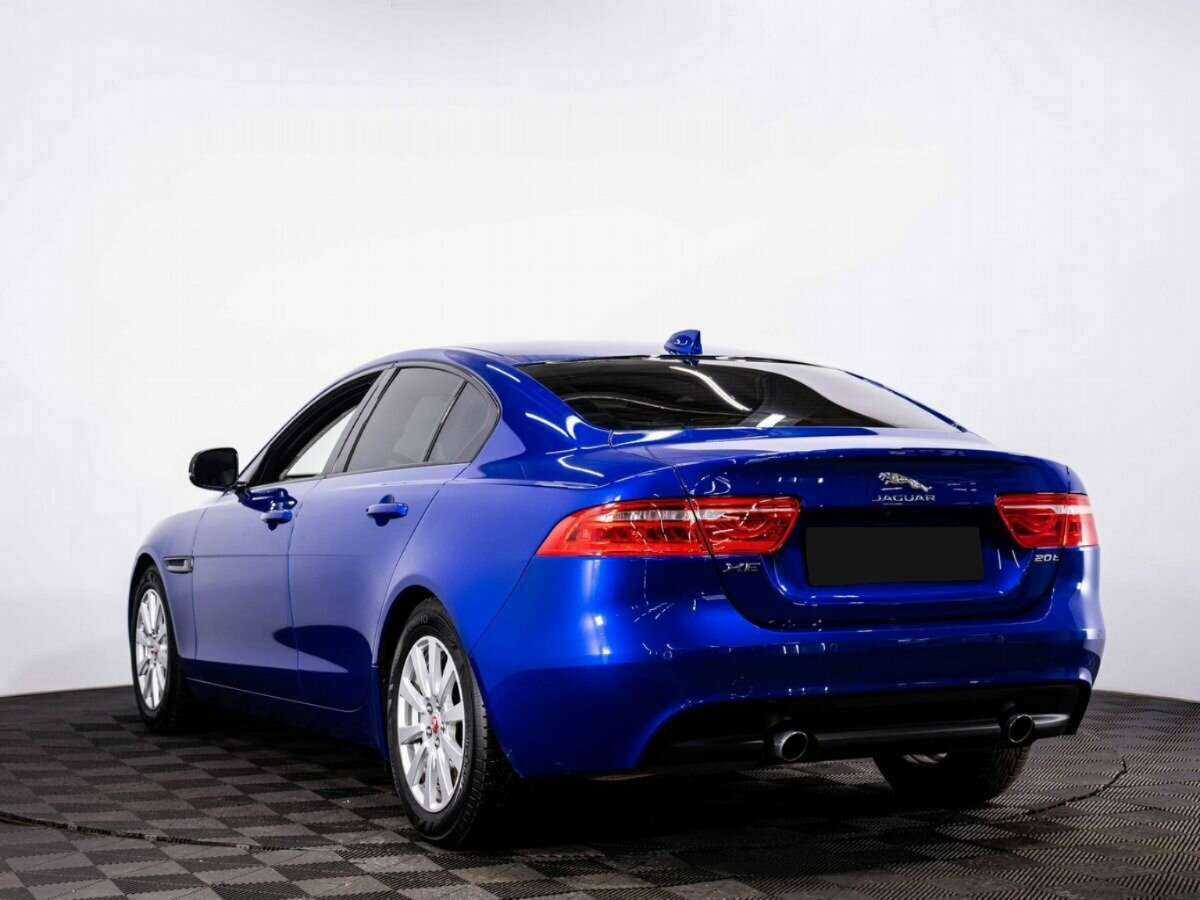 Jaguar XE с пробегом — 2017 год. Фото: #3