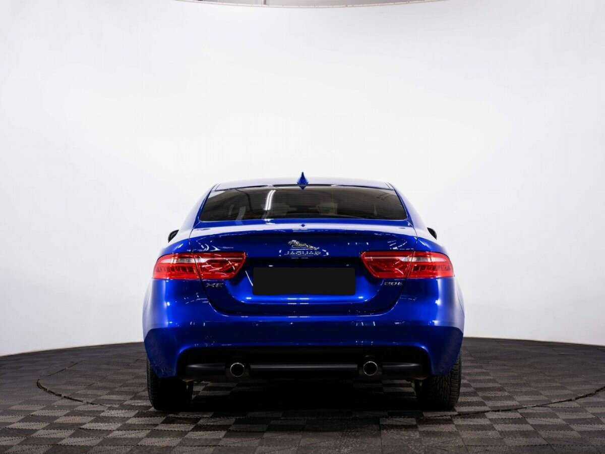 Jaguar XE с пробегом — 2017 год. Фото: #4