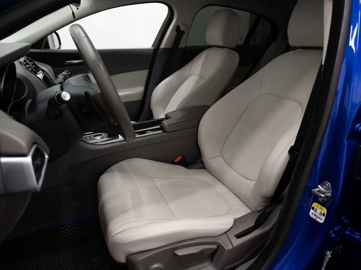 Jaguar XE с пробегом — 2017 год. Фото: #7