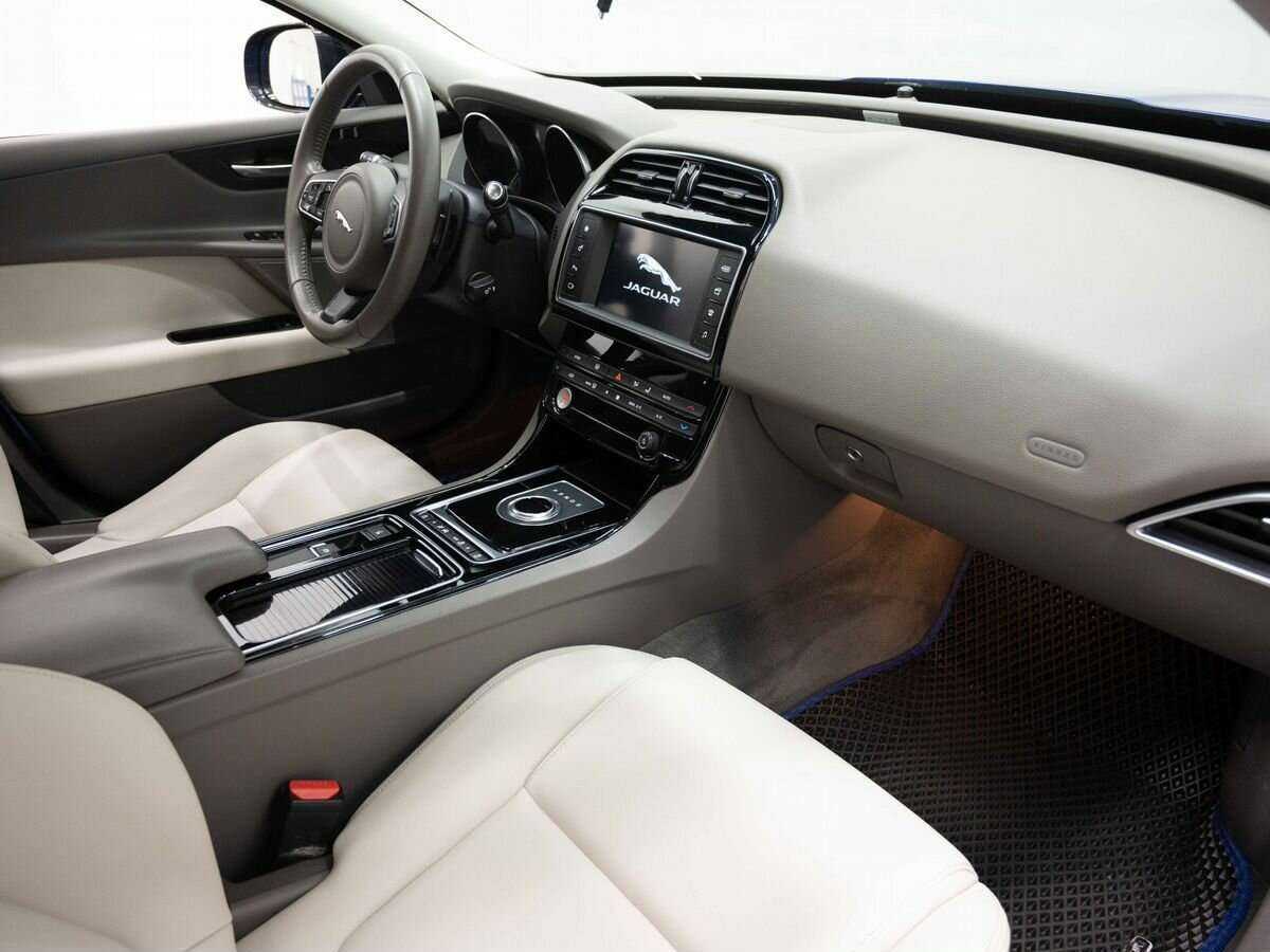 Jaguar XE с пробегом — 2017 год. Фото: #10