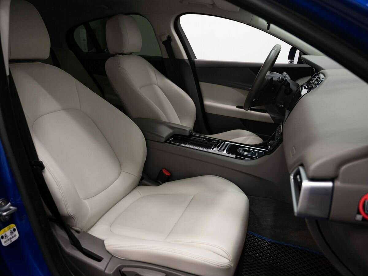 Jaguar XE с пробегом — 2017 год. Фото: #11