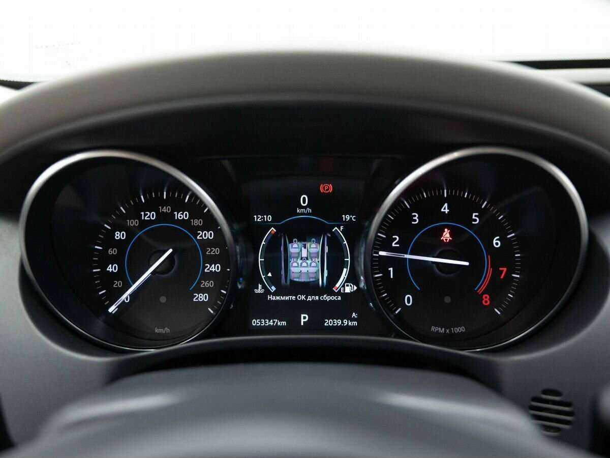 Jaguar XE с пробегом — 2017 год. Фото: #16