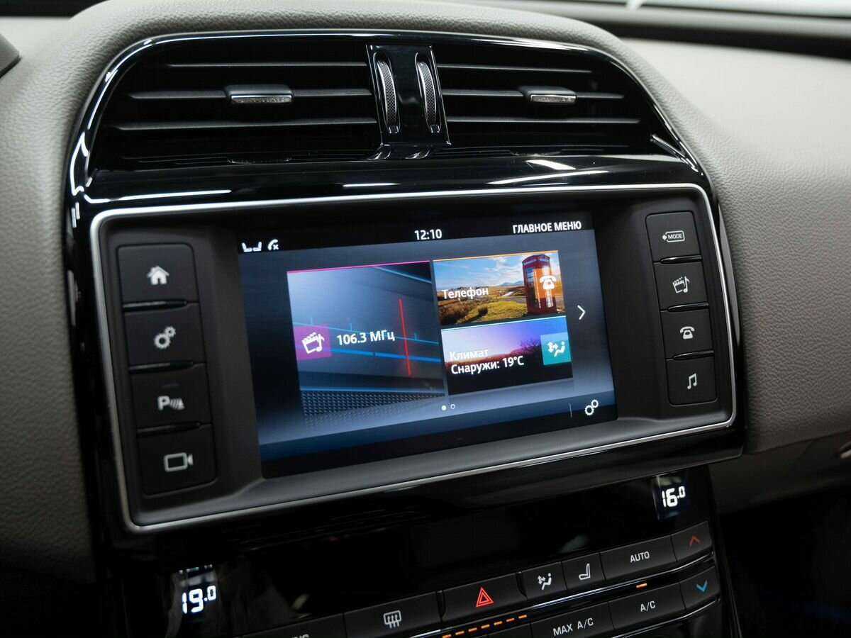 Jaguar XE с пробегом — 2017 год. Фото: #20