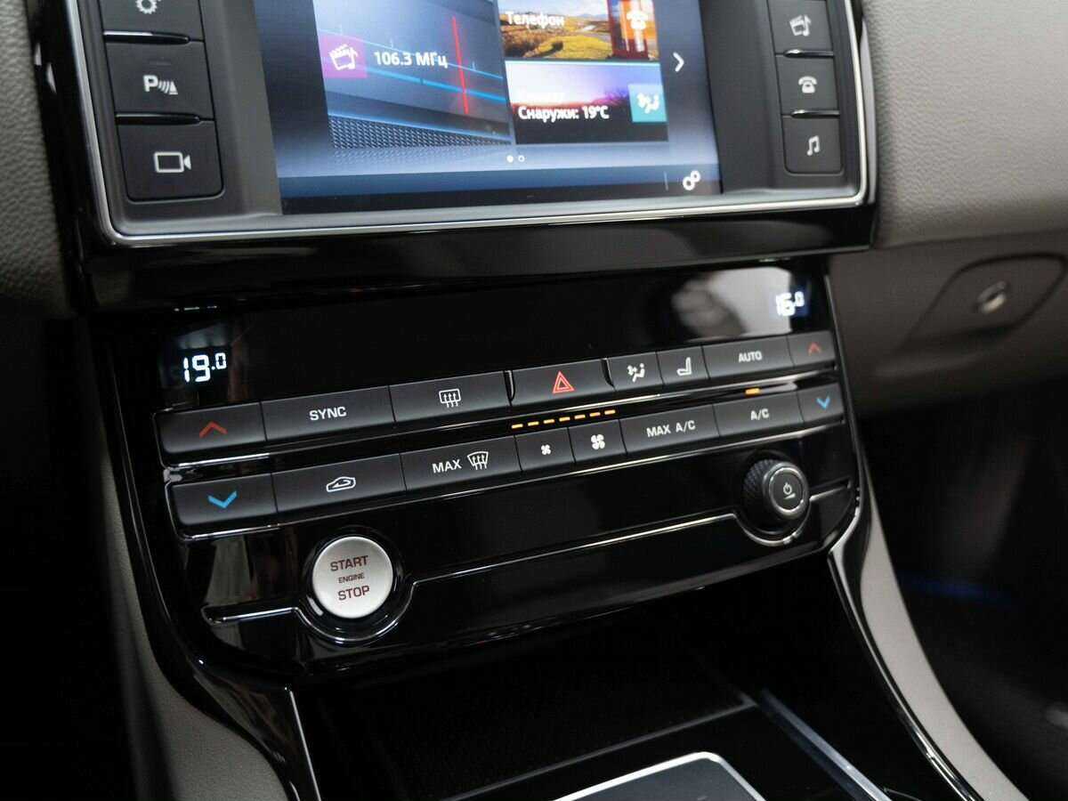 Jaguar XE с пробегом — 2017 год. Фото: #21