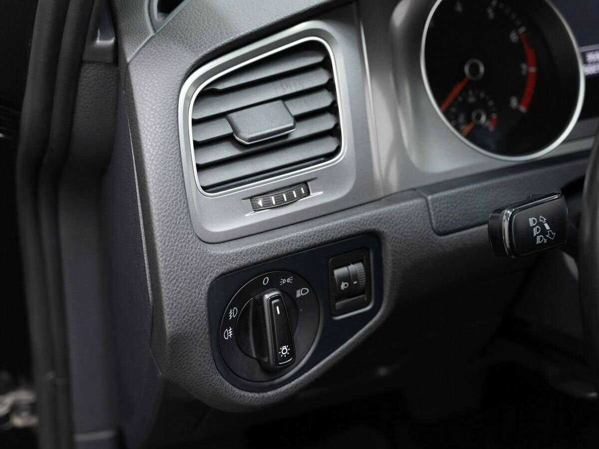 Volkswagen Golf с пробегом — 2013 год. Фото: #19