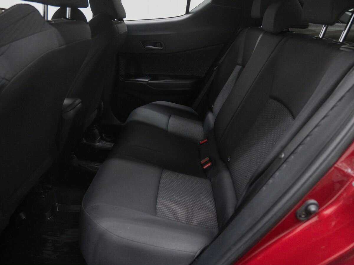 Toyota C-HR с пробегом — 2018 год. Фото: #9