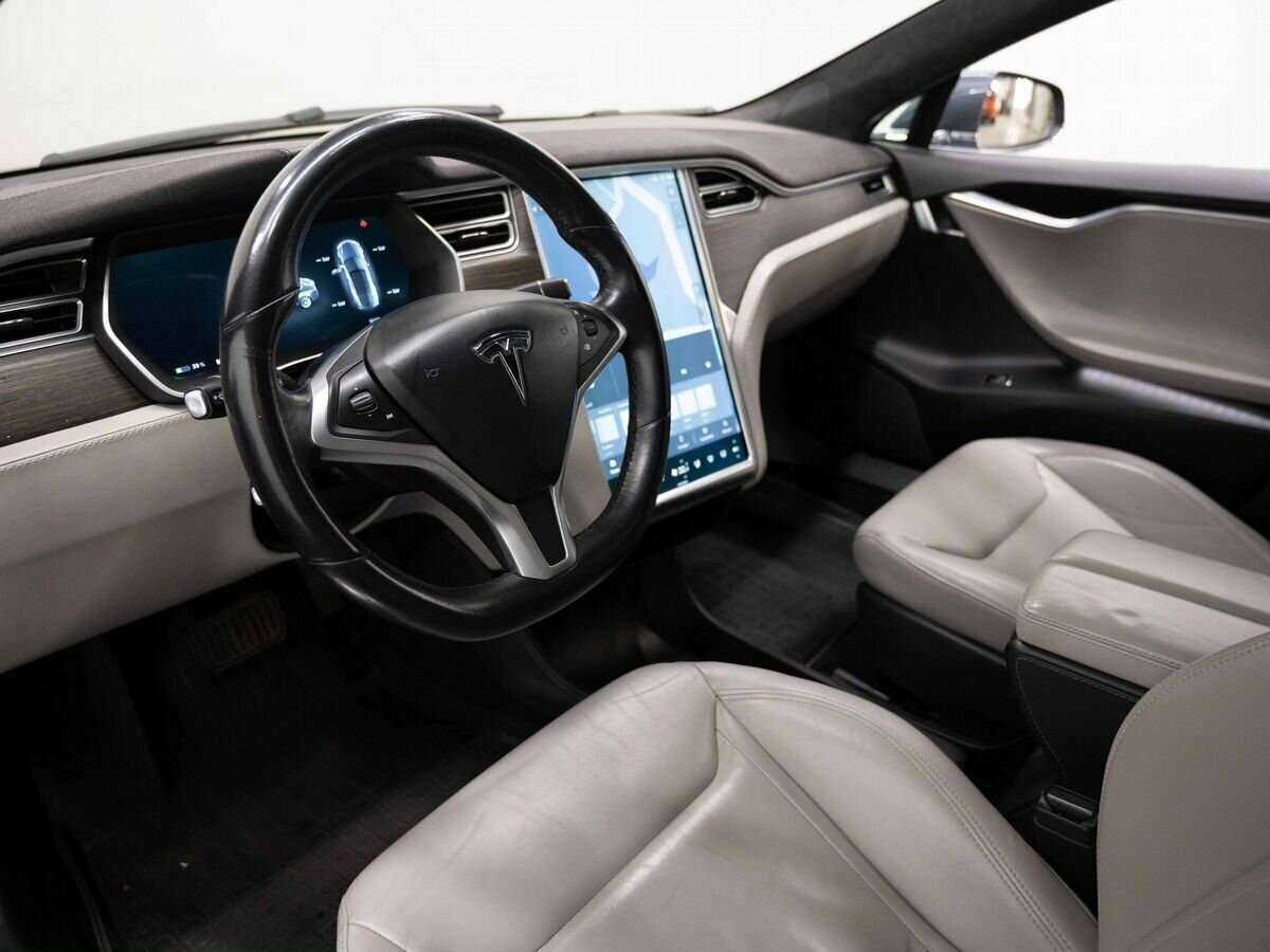 Tesla Model S с пробегом — 2015 год. Фото: #2