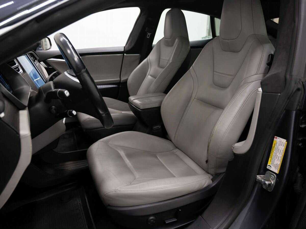 Tesla Model S с пробегом — 2015 год. Фото: #3