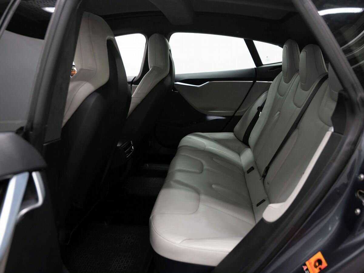 Tesla Model S с пробегом — 2015 год. Фото: #4