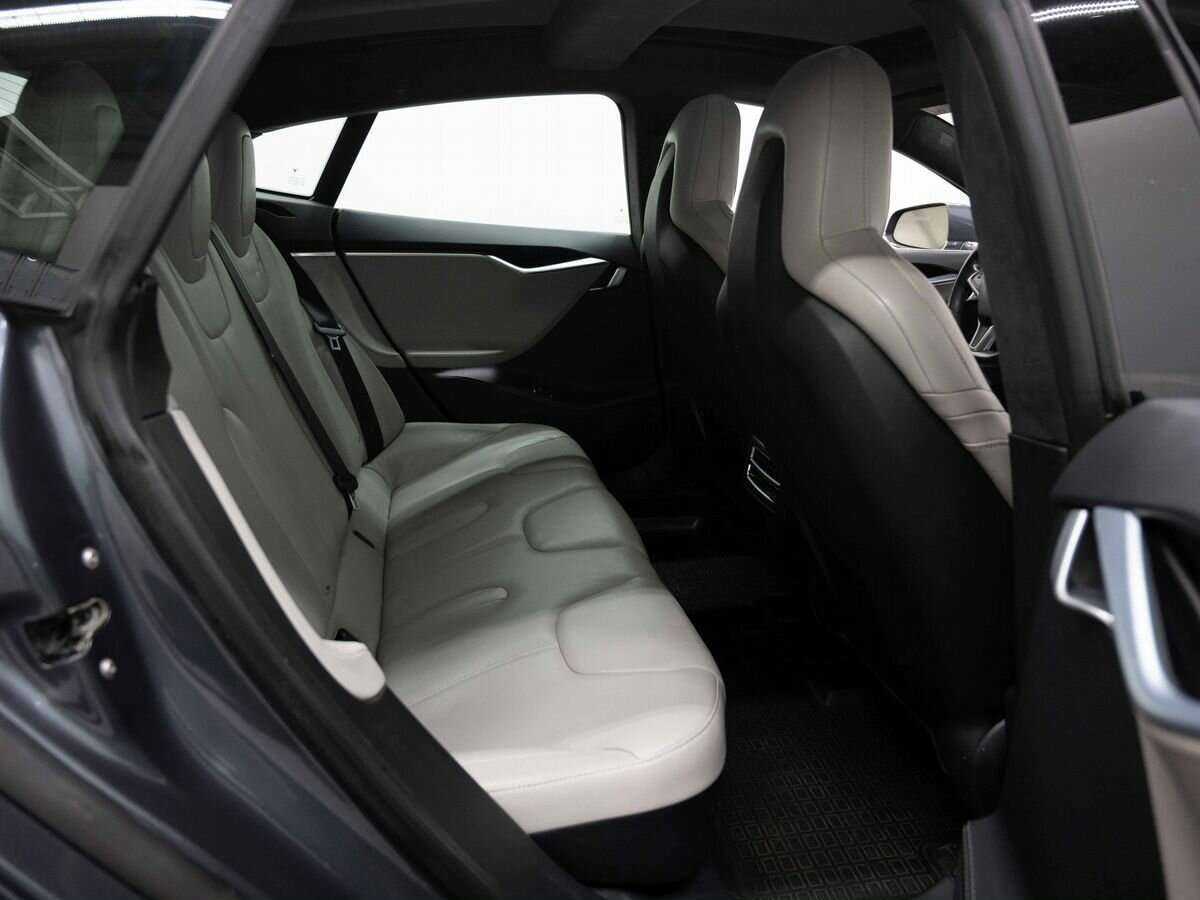 Tesla Model S с пробегом — 2015 год. Фото: #5