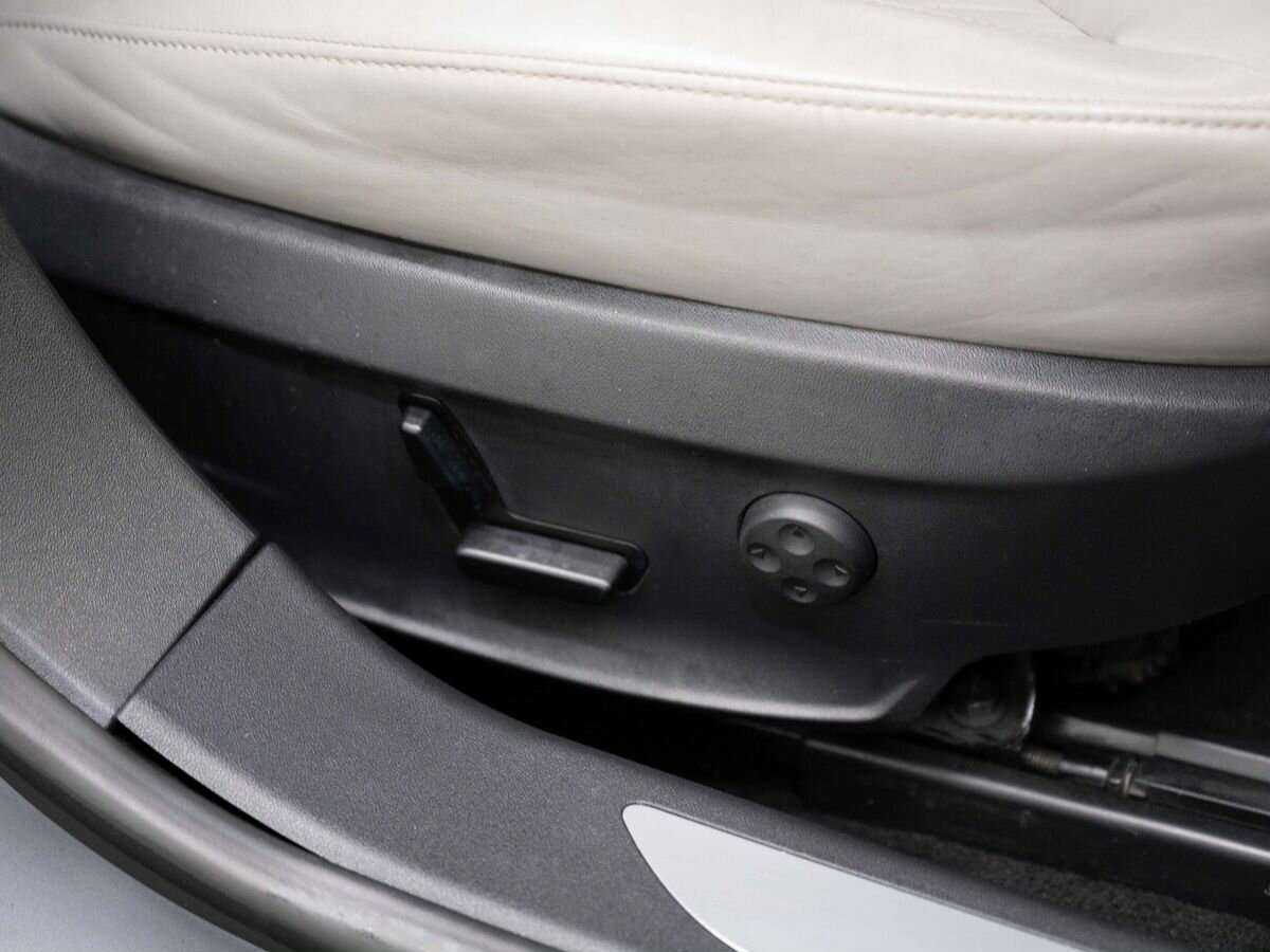 Tesla Model S с пробегом — 2015 год. Фото: #8