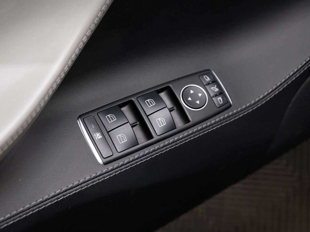 Tesla Model S с пробегом — 2015 год. Фото: #11