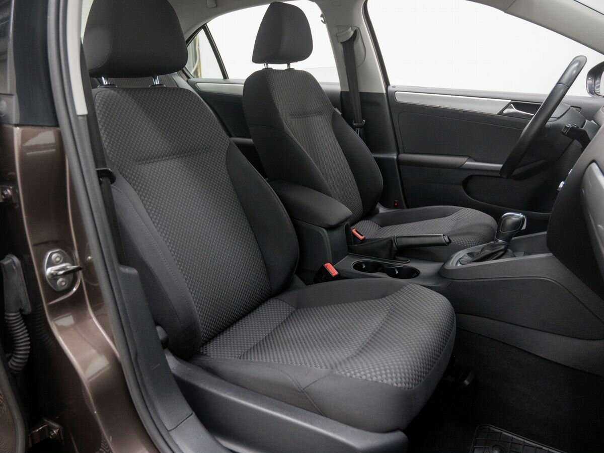 Volkswagen Jetta с пробегом — 2011 год. Фото: #4