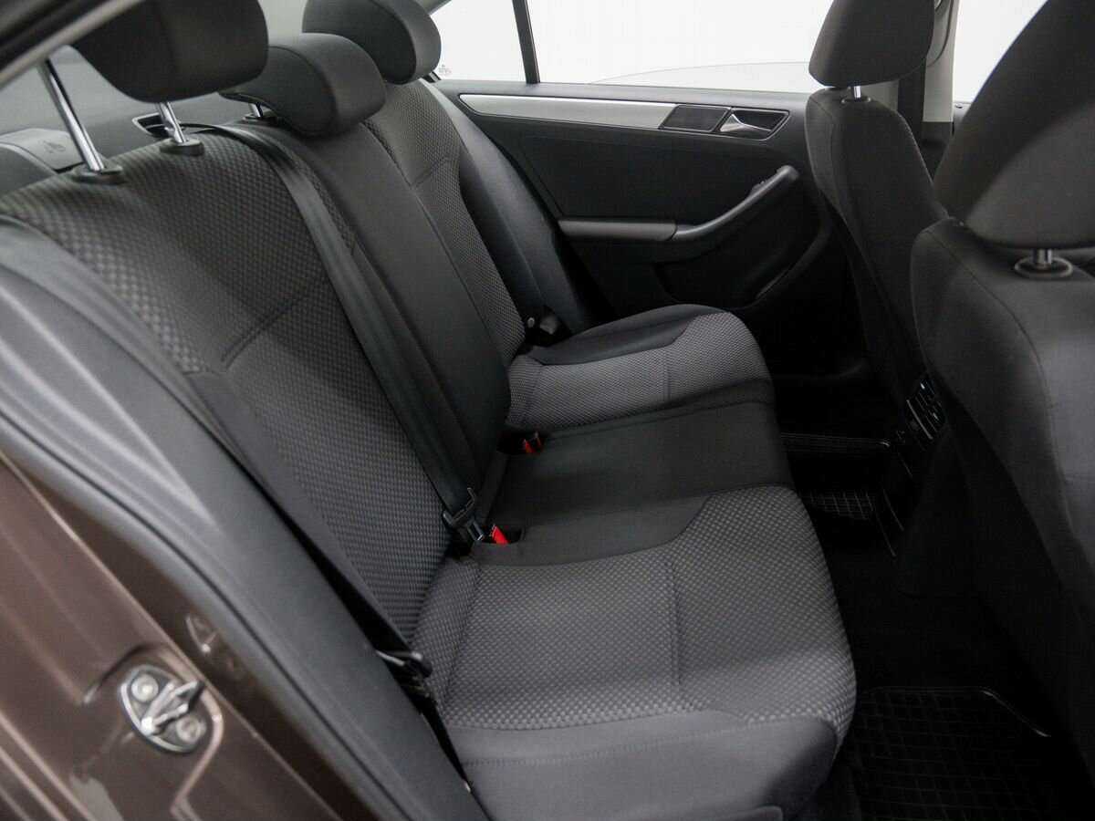 Volkswagen Jetta с пробегом — 2011 год. Фото: #5