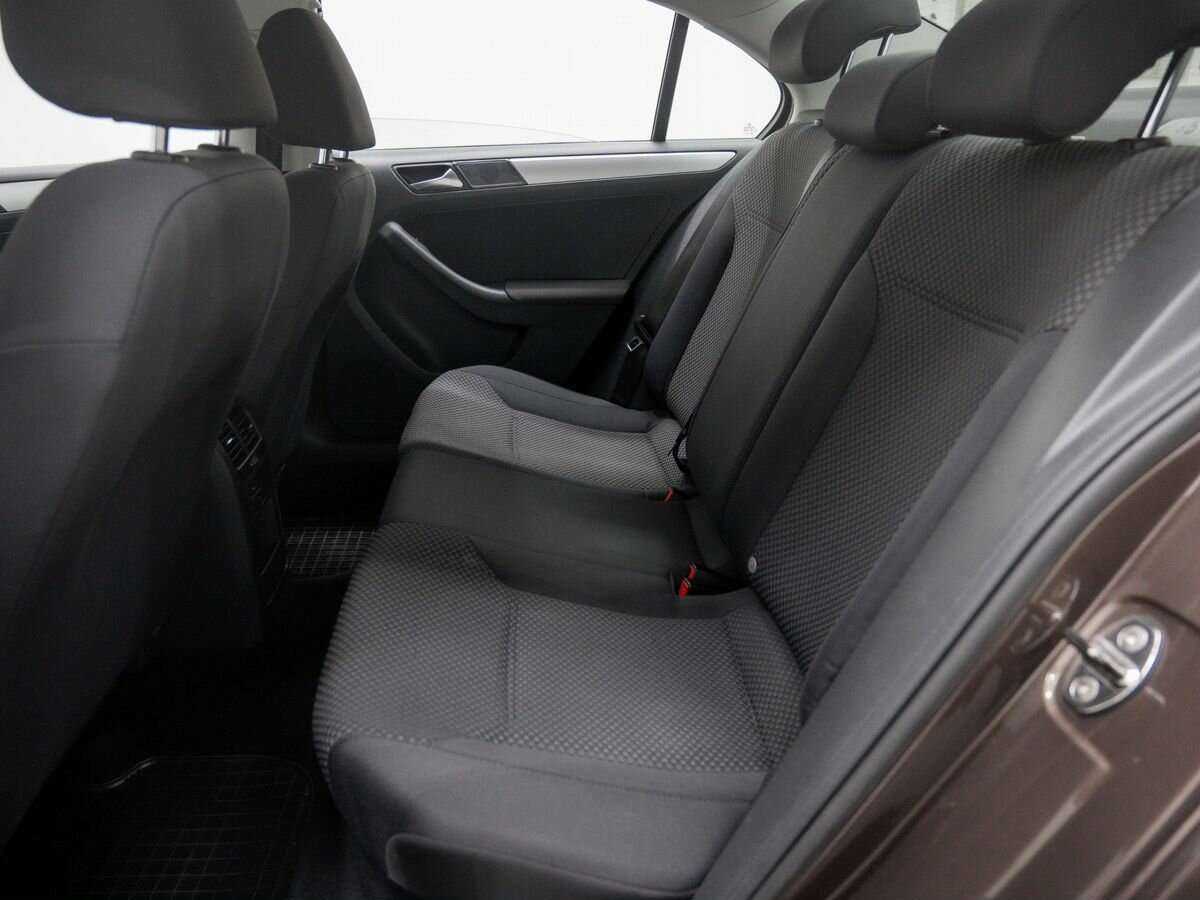 Volkswagen Jetta с пробегом — 2011 год. Фото: #8