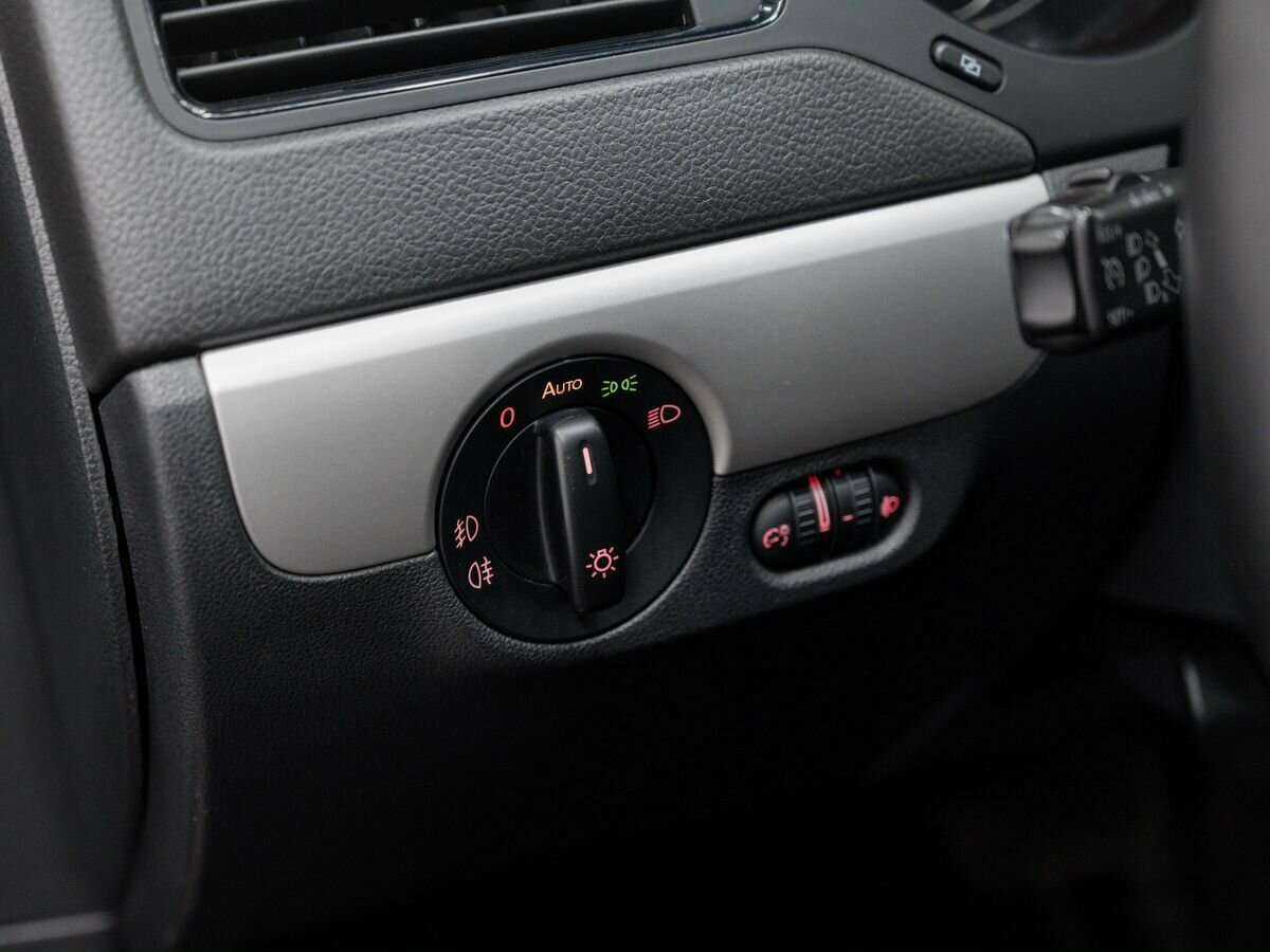 Volkswagen Jetta с пробегом — 2011 год. Фото: #12