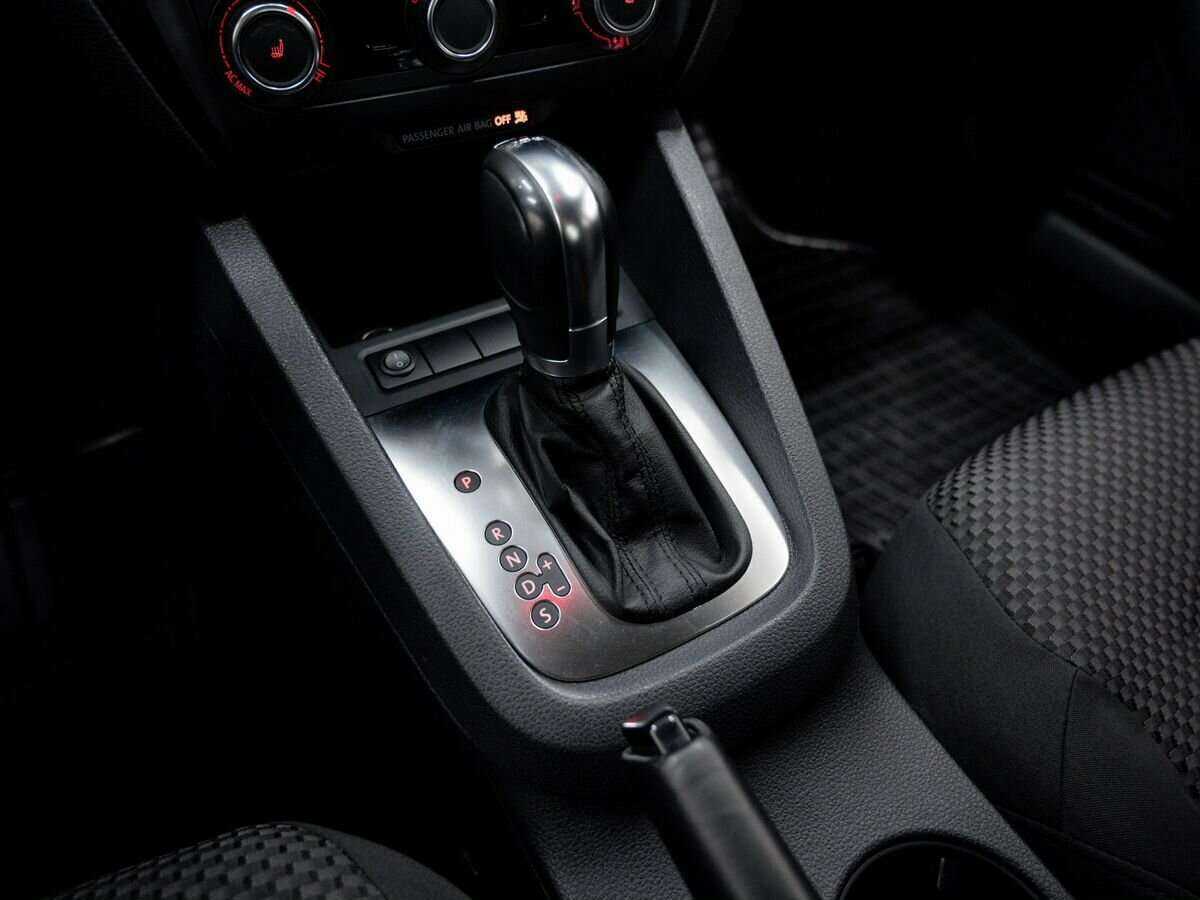 Volkswagen Jetta с пробегом — 2011 год. Фото: #14