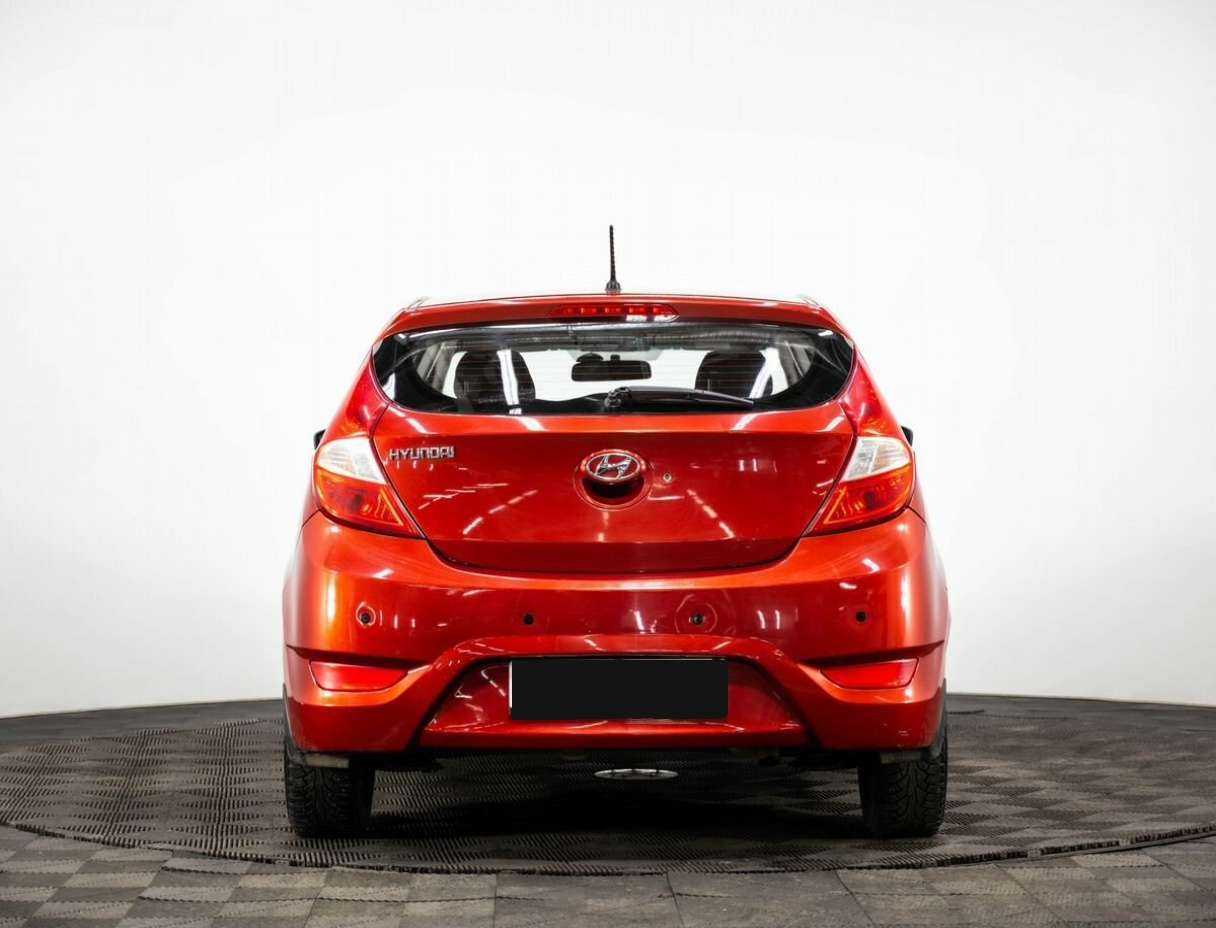 Hyundai Solaris с пробегом — 2012 год. Фото: #3