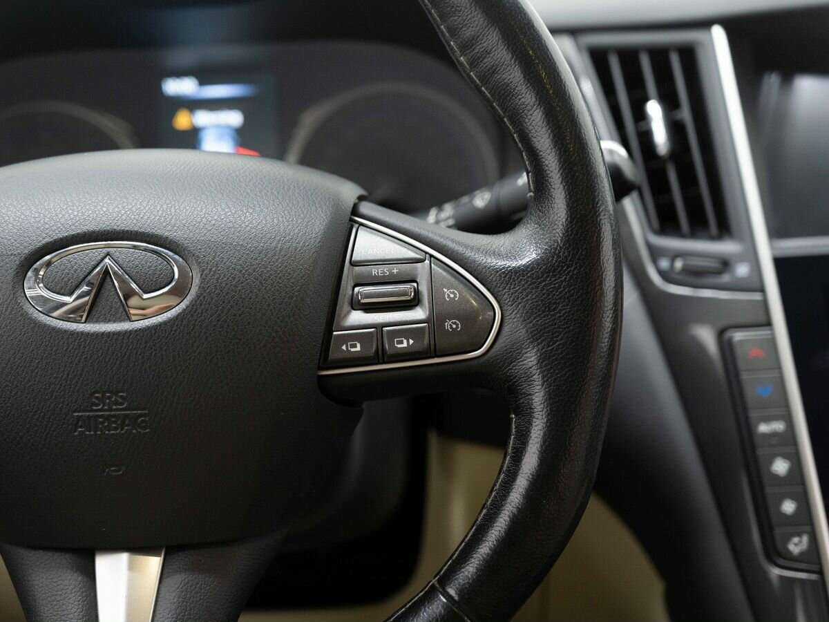 Infiniti Q50 с пробегом — 2015 год. Фото: #12