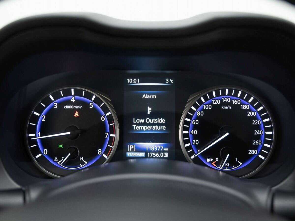 Infiniti Q50 с пробегом — 2015 год. Фото: #17