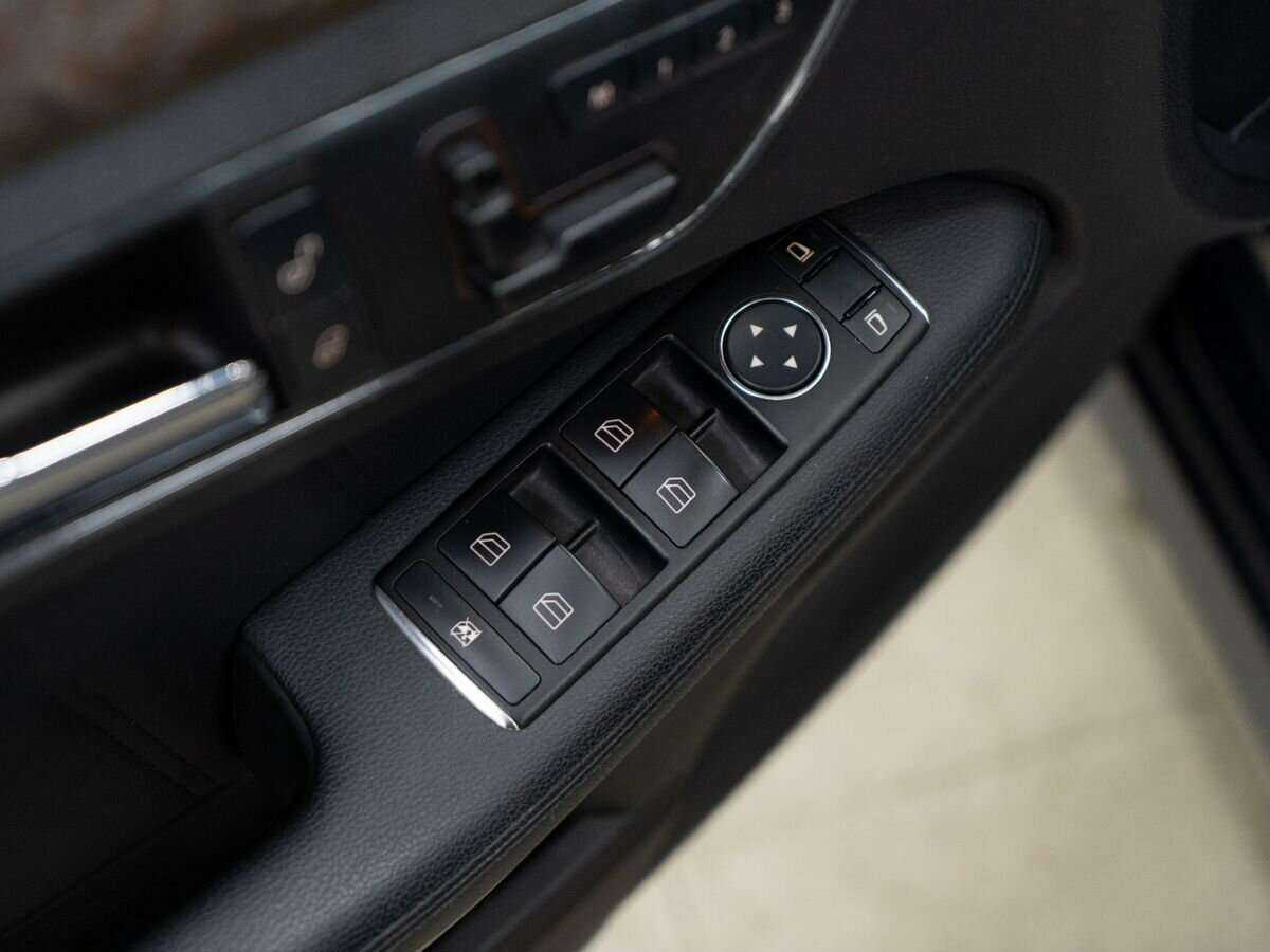 Mercedes-Benz E-Класс с пробегом — 2011 год. Фото: #13