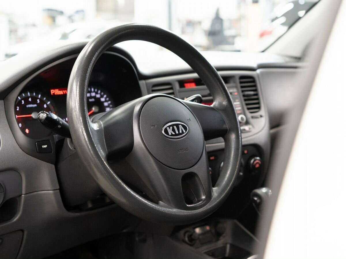 Kia Rio с пробегом — 2010 год. Фото: #4