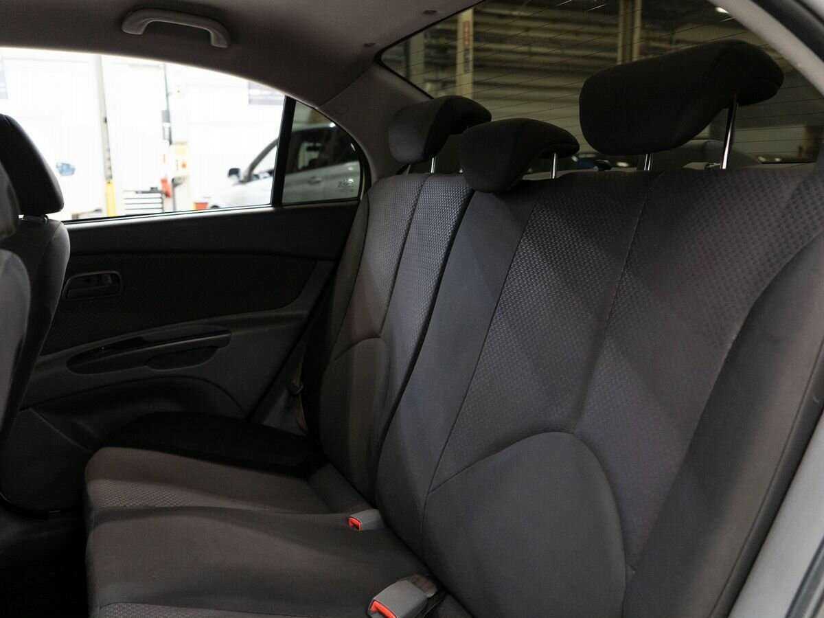 Kia Rio с пробегом — 2010 год. Фото: #6