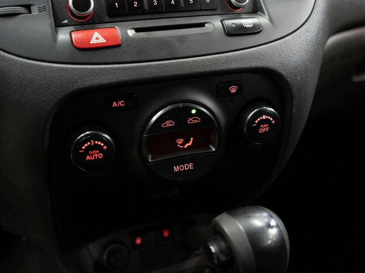 Kia Rio с пробегом — 2010 год. Фото: #11