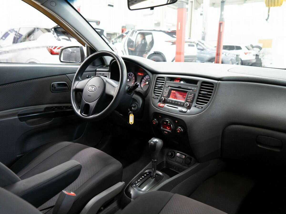 Kia Rio с пробегом — 2010 год. Фото: #16