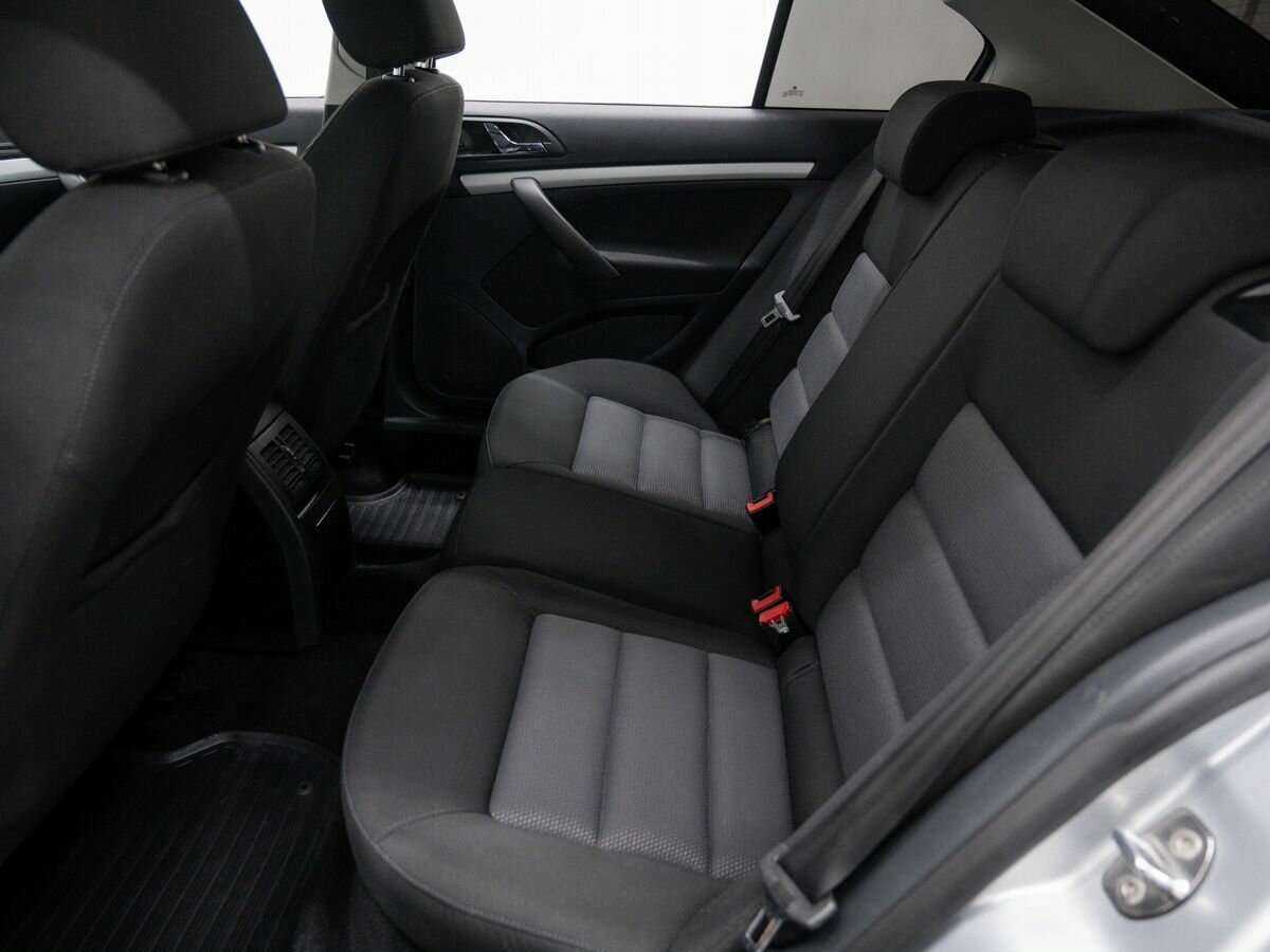 Skoda Octavia с пробегом — 2008 год. Фото: #9