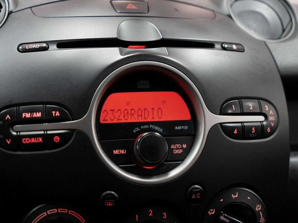 Mazda 2 с пробегом — 2008 год. Фото: #11