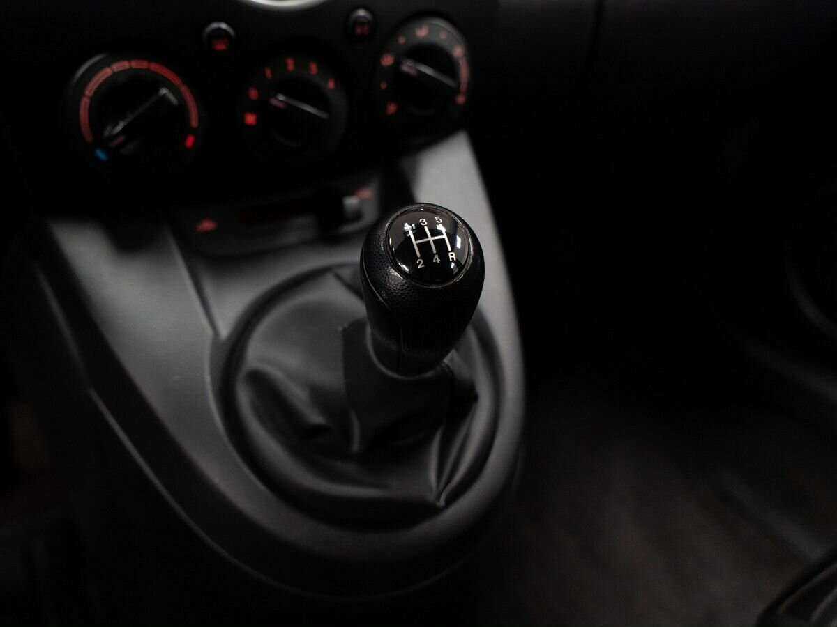 Mazda 2 с пробегом — 2008 год. Фото: #14