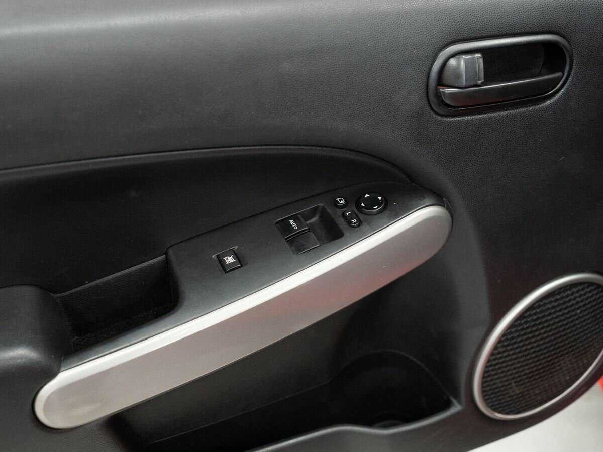 Mazda 2 с пробегом — 2008 год. Фото: #15