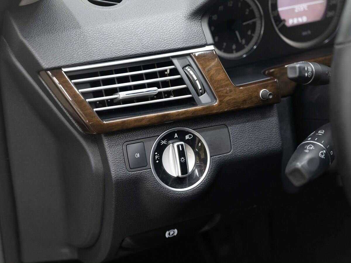 Mercedes-Benz E-Класс с пробегом — 2010 год. Фото: #10