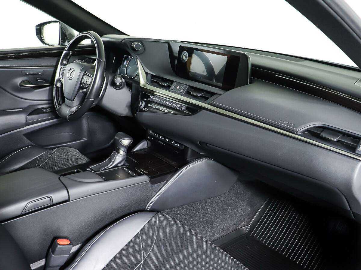 Lexus ES с пробегом — 2019 год. Фото: #6