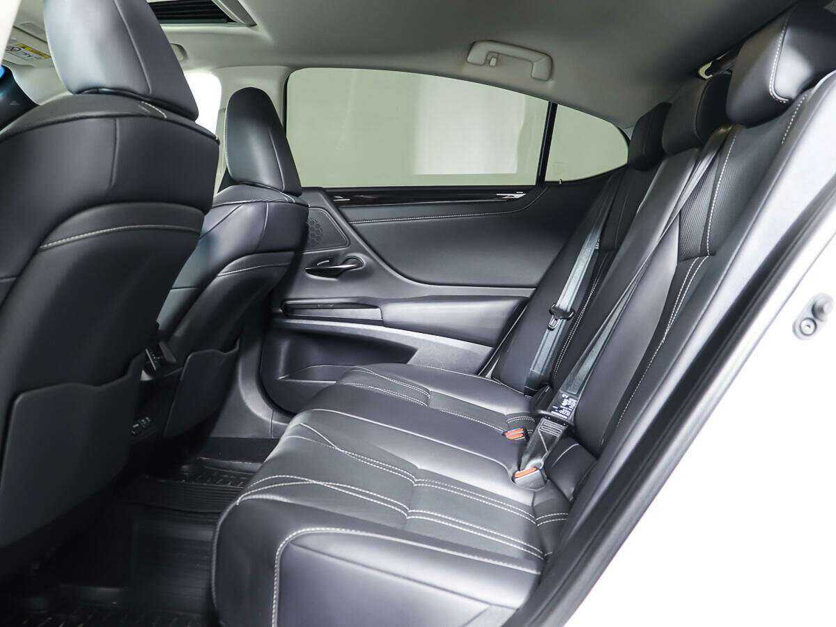 Lexus ES с пробегом — 2019 год. Фото: #7
