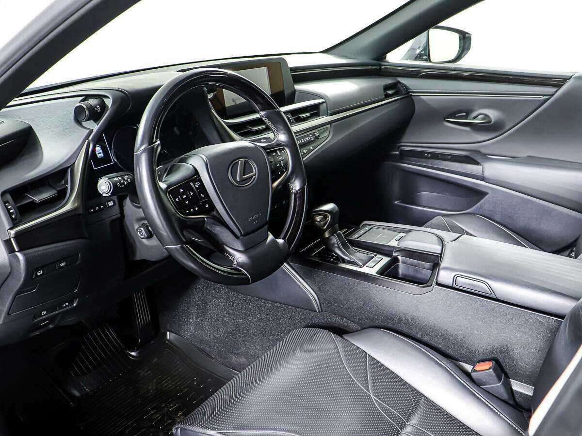 Lexus ES с пробегом — 2019 год. Фото: #10
