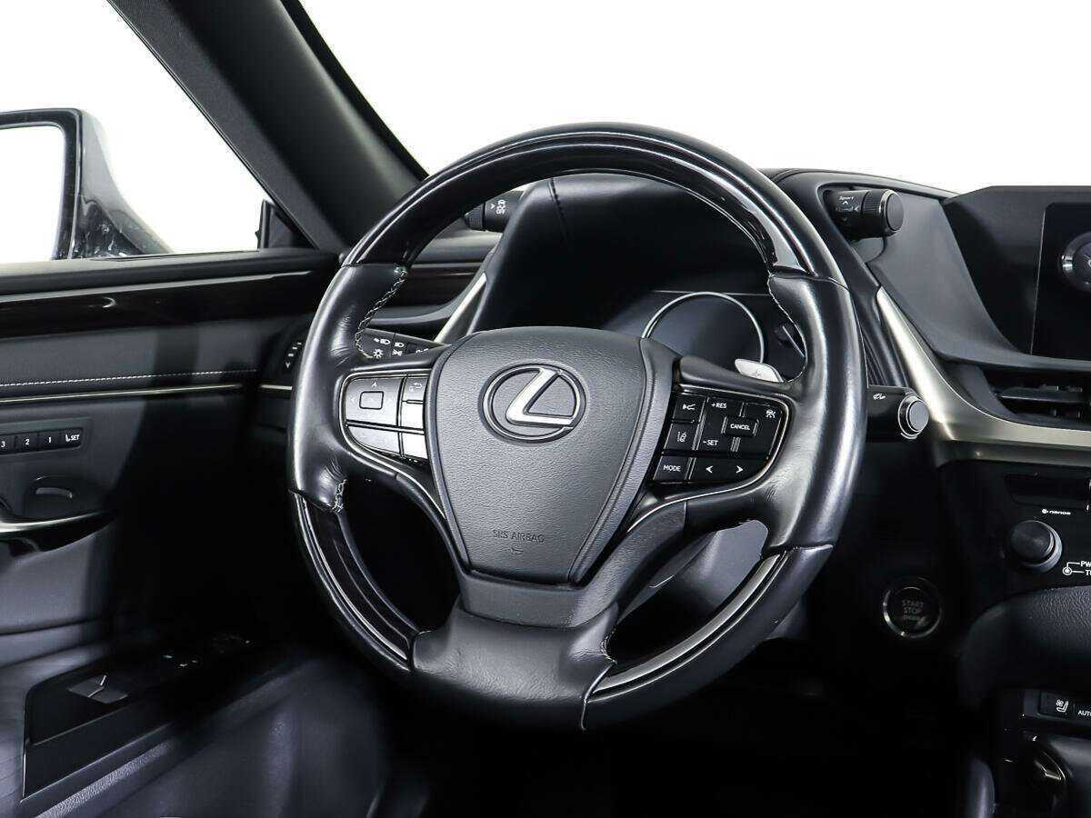 Lexus ES с пробегом — 2019 год. Фото: #12