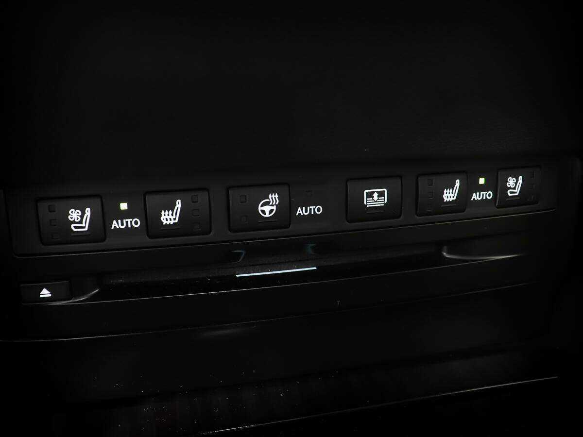 Lexus ES с пробегом — 2019 год. Фото: #17